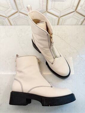 COACH LIZ WHITE LEATHER MOTO BOOTS 10 PRE OWNED GOLD ZIPPER
